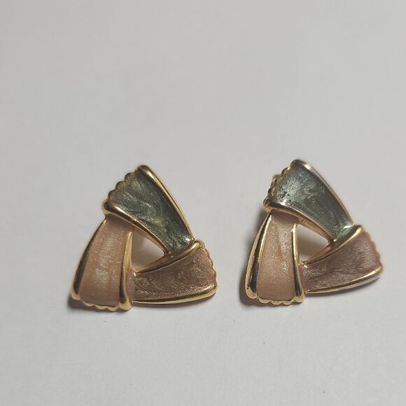 Elegant Gold and Green Earrings - Picture 1 of 4